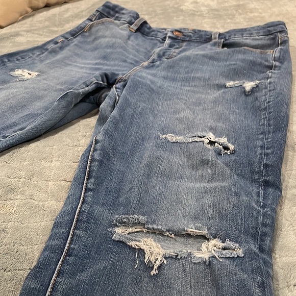 American Eagle: The Dream Jean - Picture 4 of 5